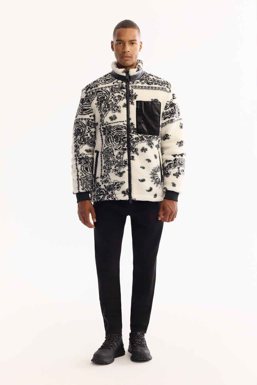 Beyaz Dik Yaka Peluş PU Detaylı Mont