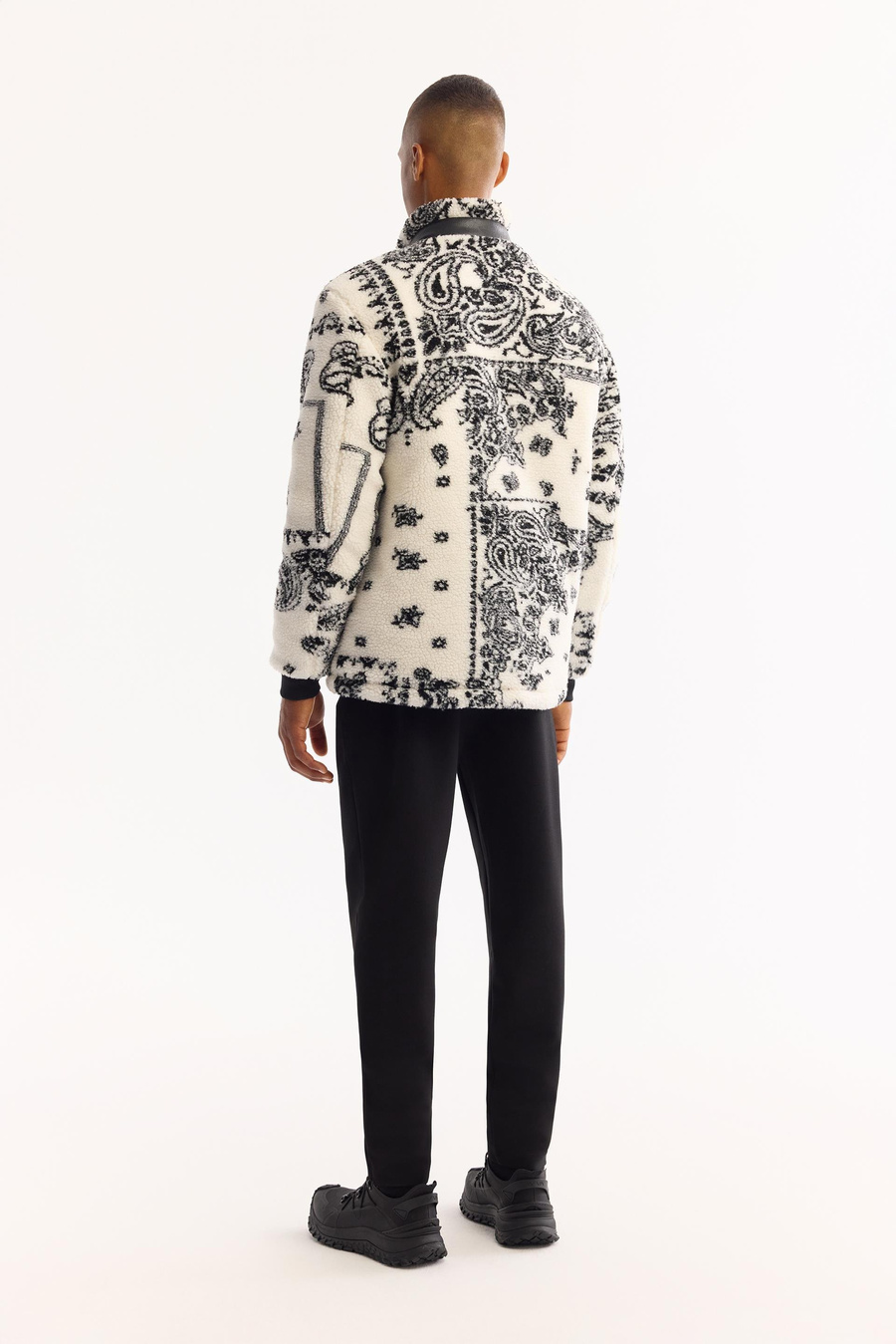 Beyaz Dik Yaka Peluş PU Detaylı Mont