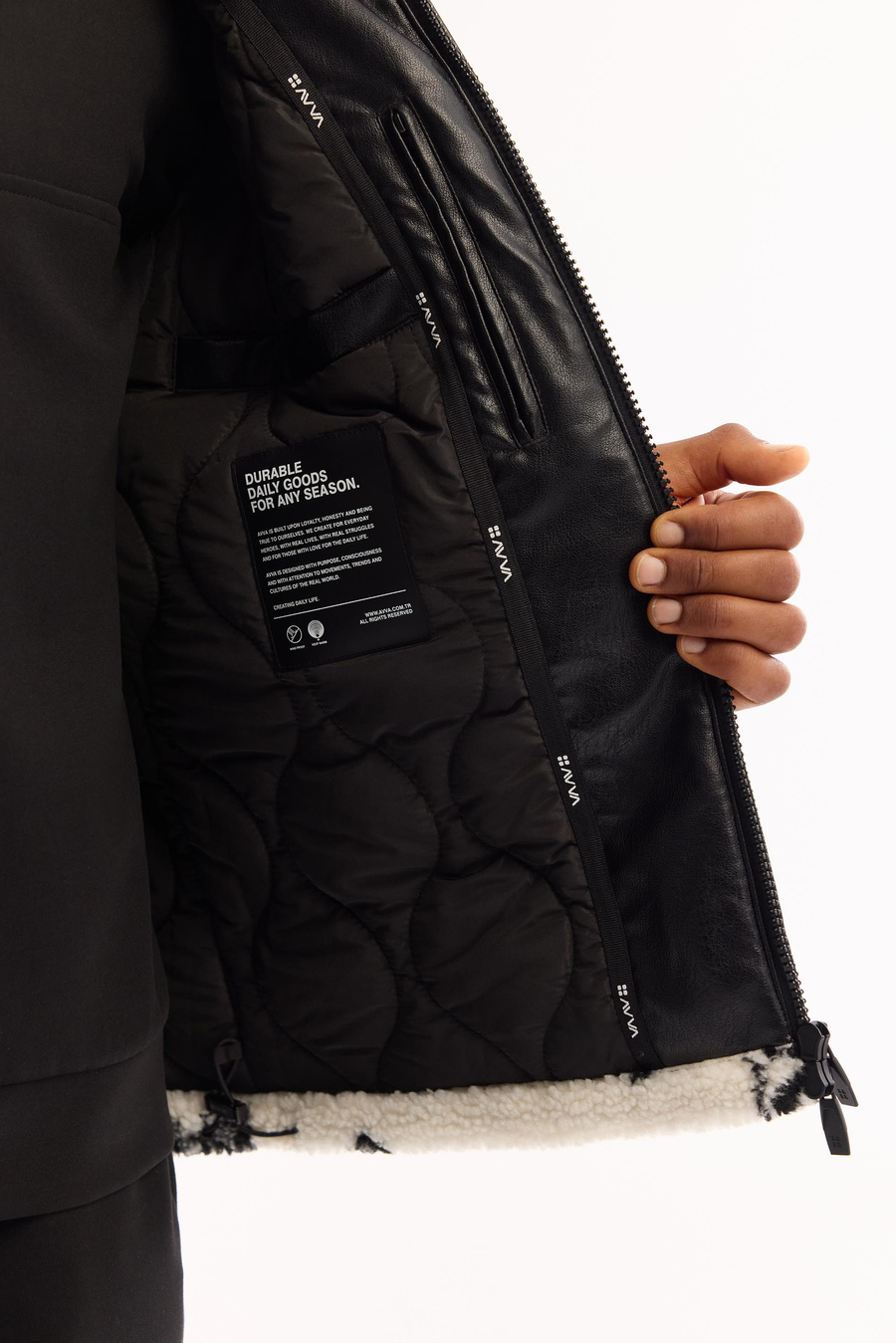 Beyaz Dik Yaka Peluş PU Detaylı Mont