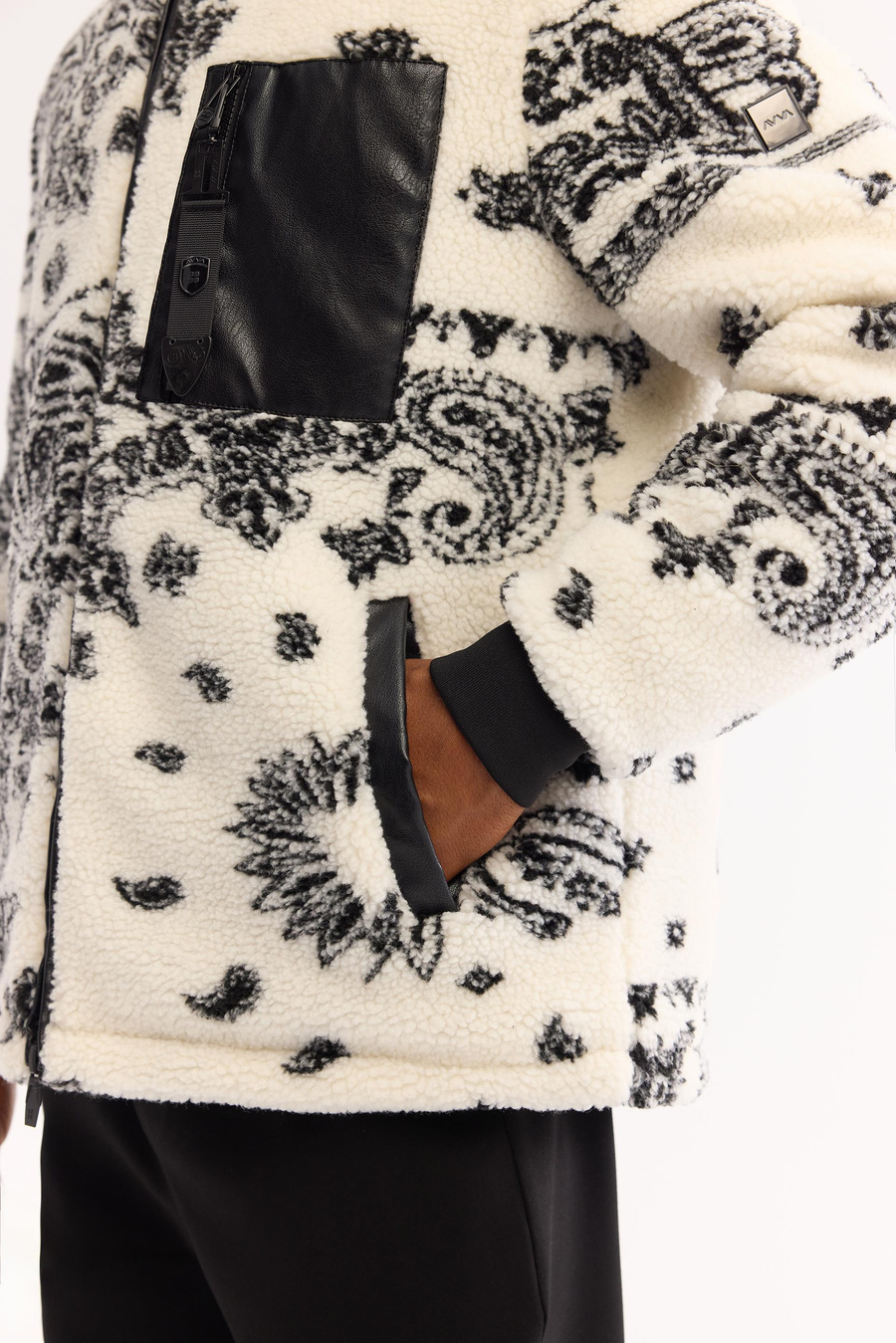 Beyaz Dik Yaka Peluş PU Detaylı Mont