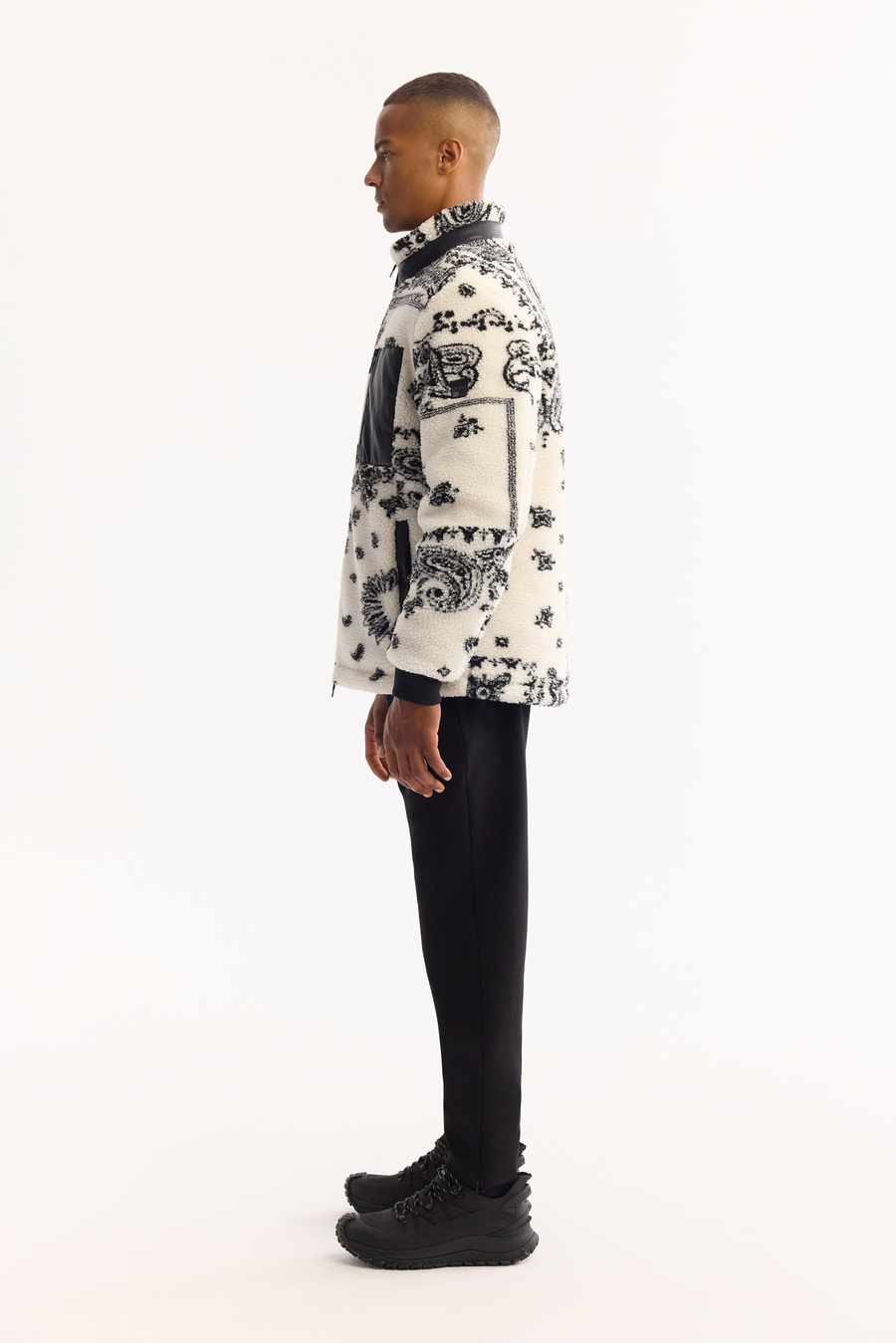 Beyaz Dik Yaka Peluş PU Detaylı Mont