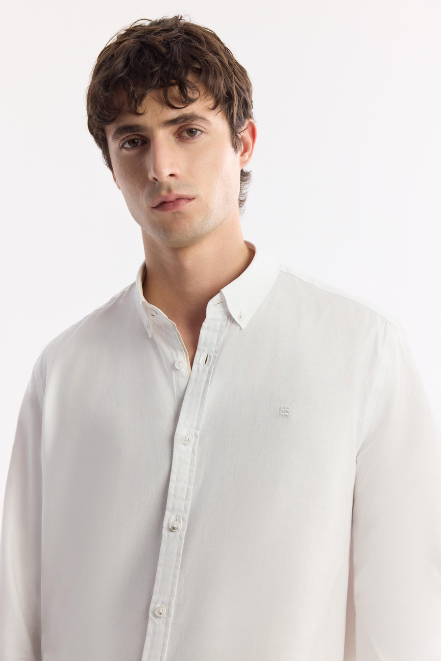 Beyaz Düğmeli Yaka %100 Pamuk Oxford Gömlek