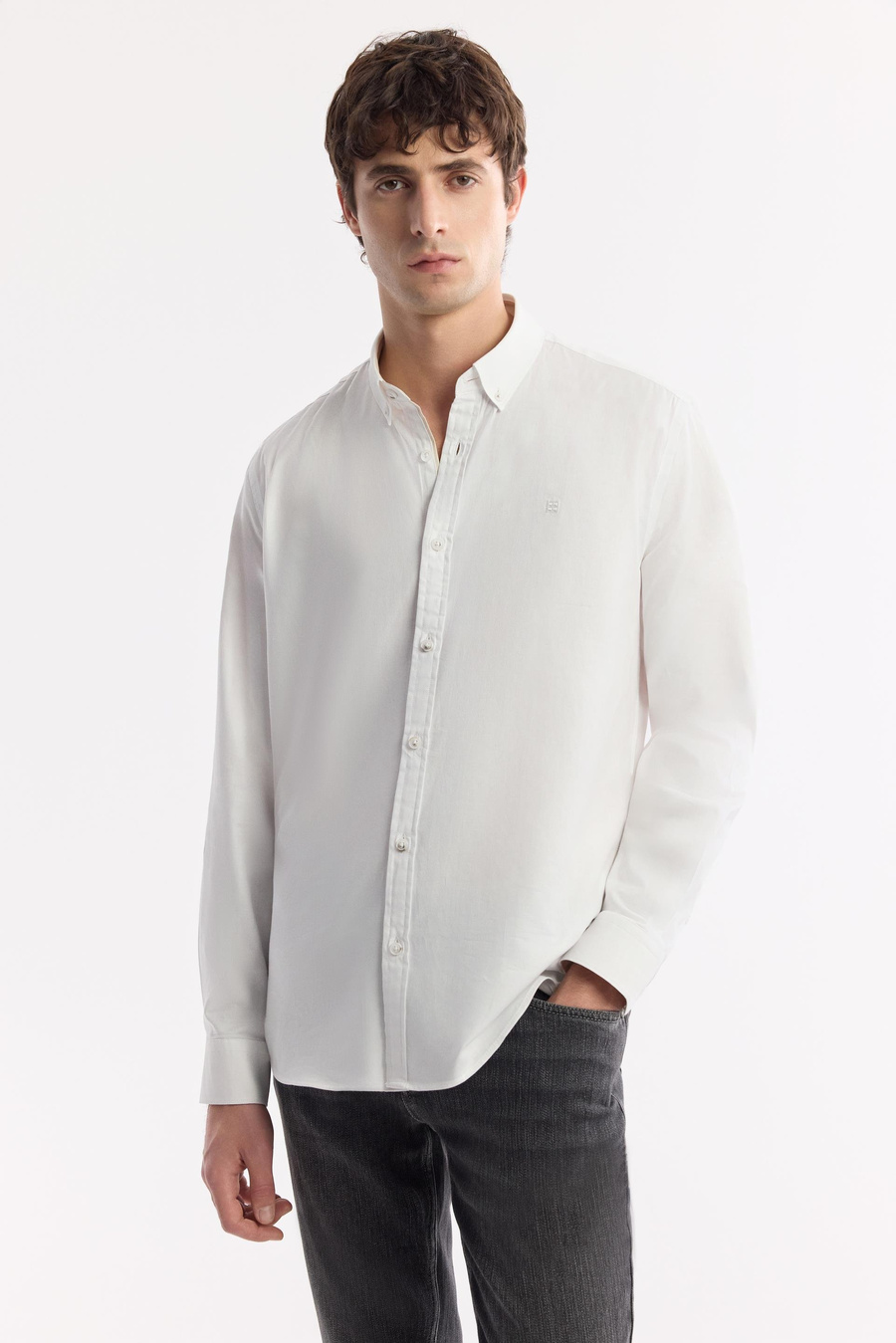 Beyaz Düğmeli Yaka %100 Pamuk Oxford Gömlek