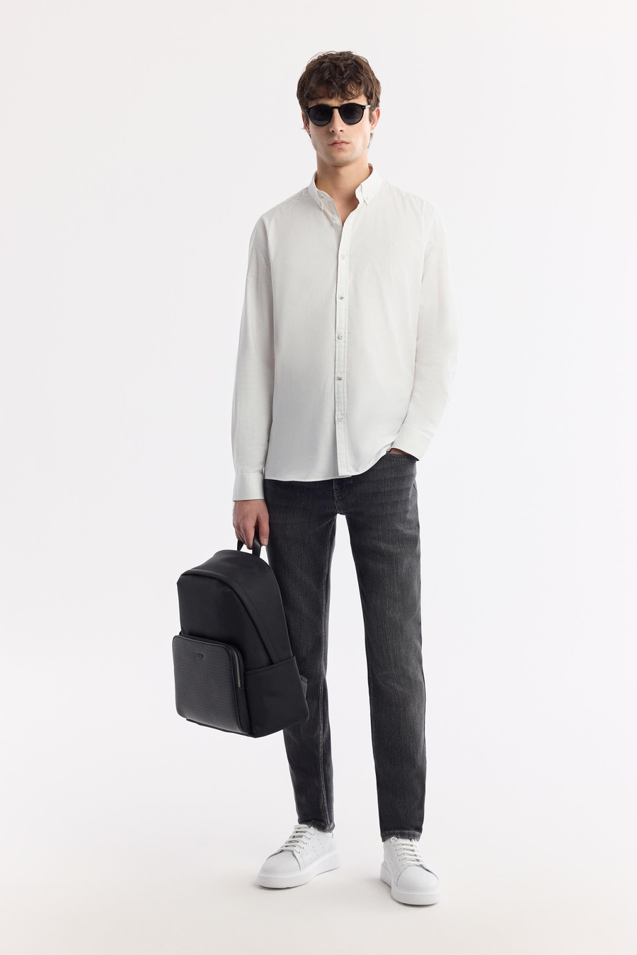 Beyaz Düğmeli Yaka %100 Pamuk Oxford Gömlek