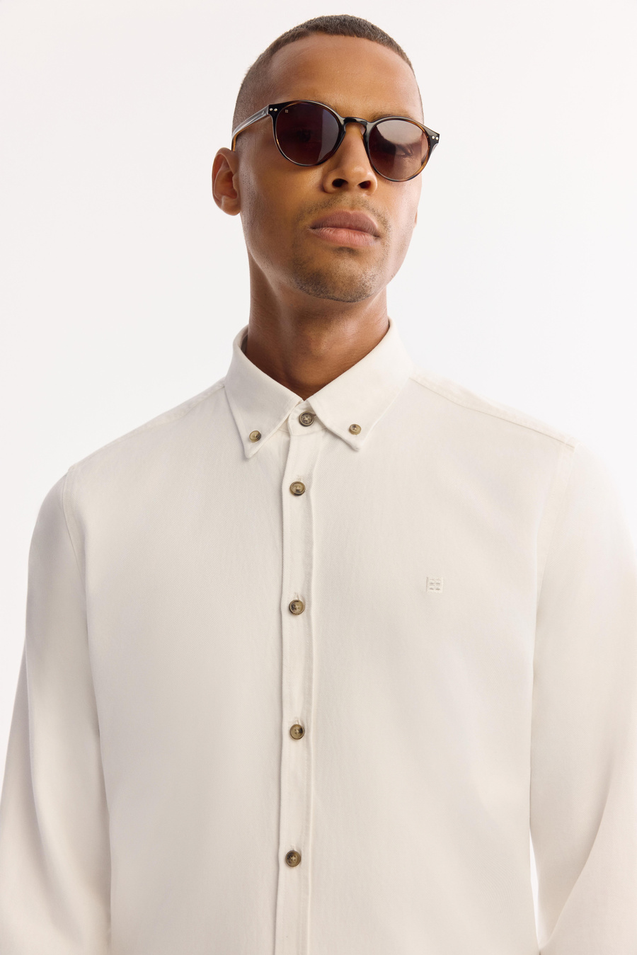 Beyaz Düğmeli Yaka Diagonel Pamuklu Gömlek