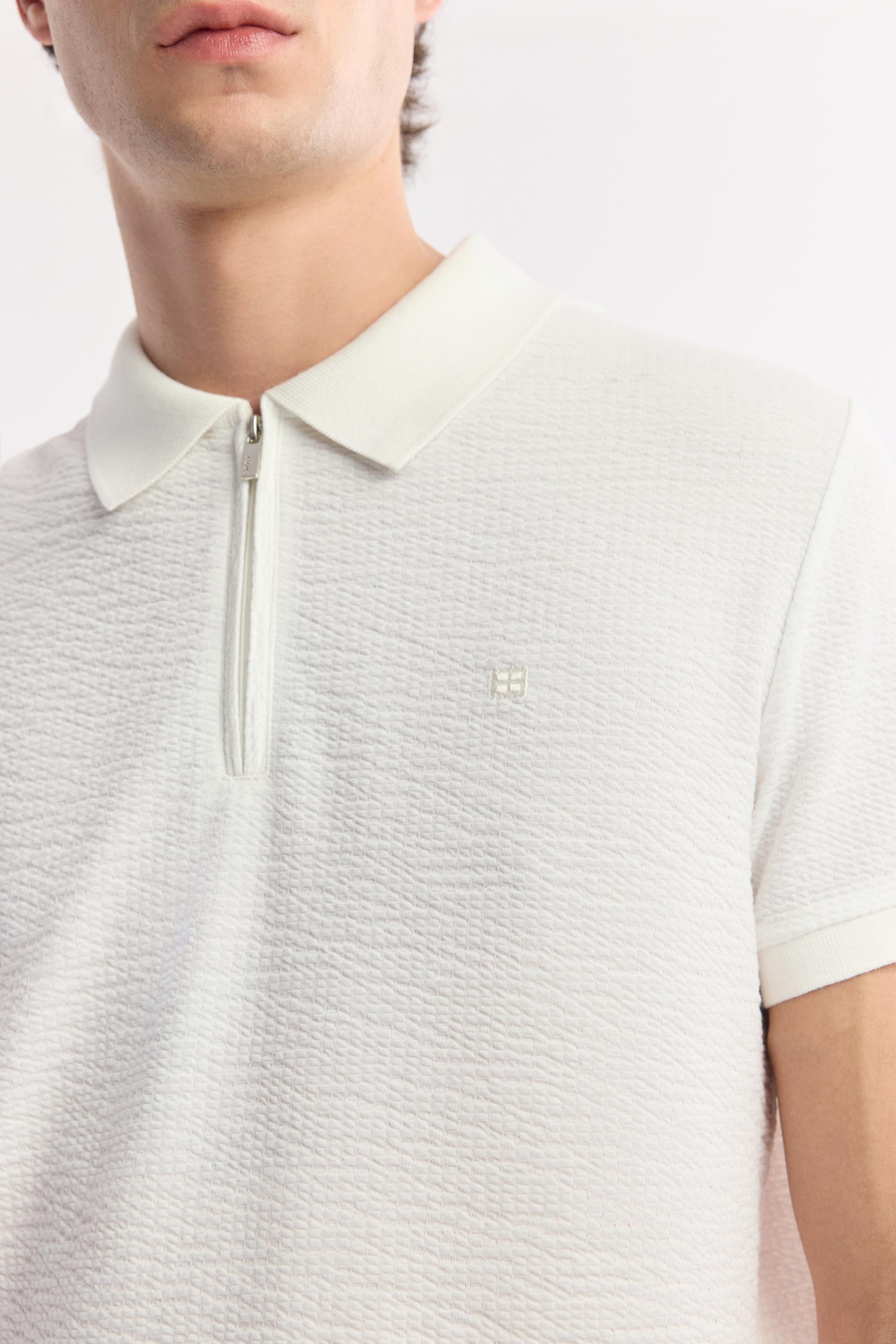 Beyaz Fermuarlı Polo Yaka Dokulu Jakarlı T-Shirt