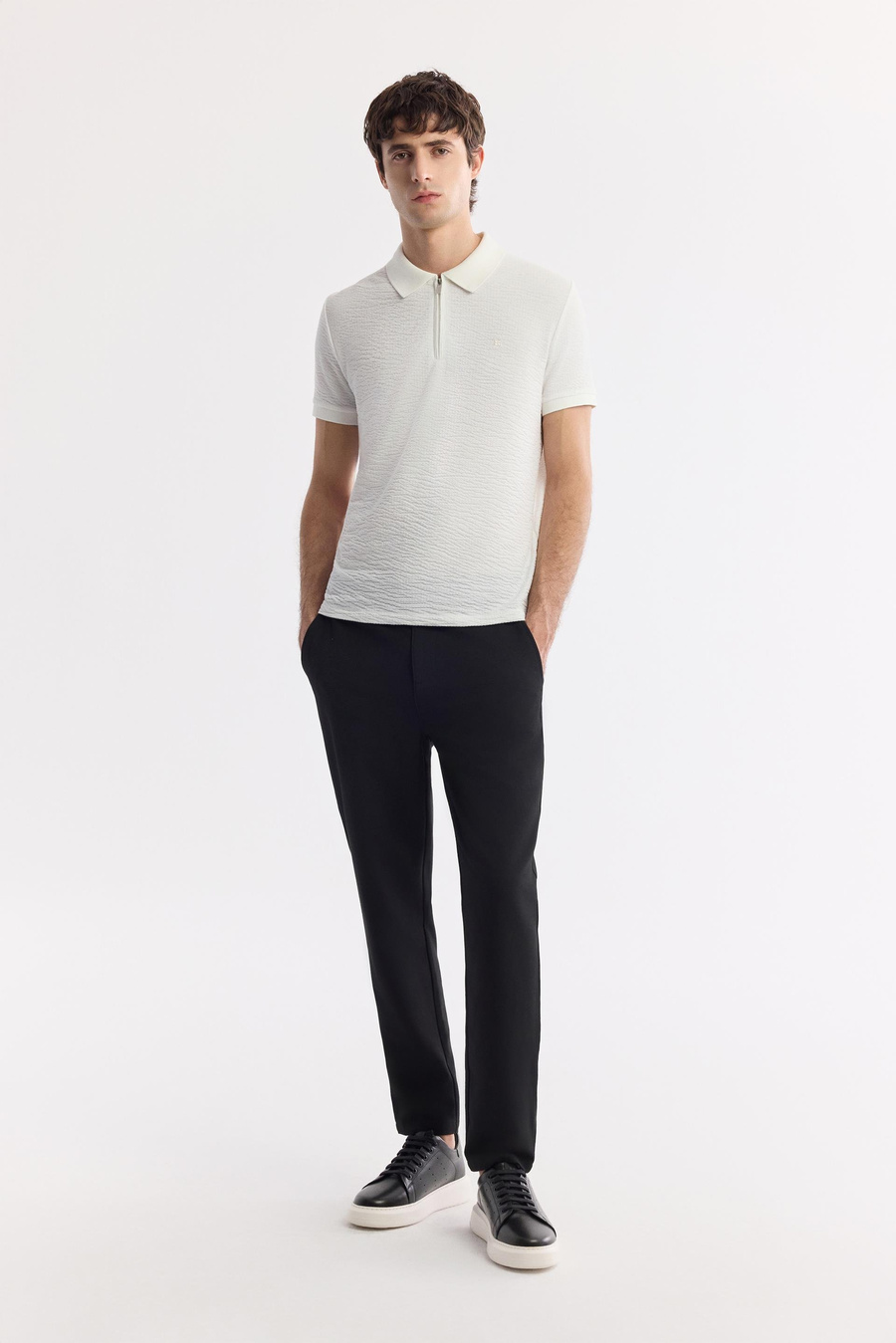 Beyaz Fermuarlı Polo Yaka Dokulu Jakarlı T-Shirt