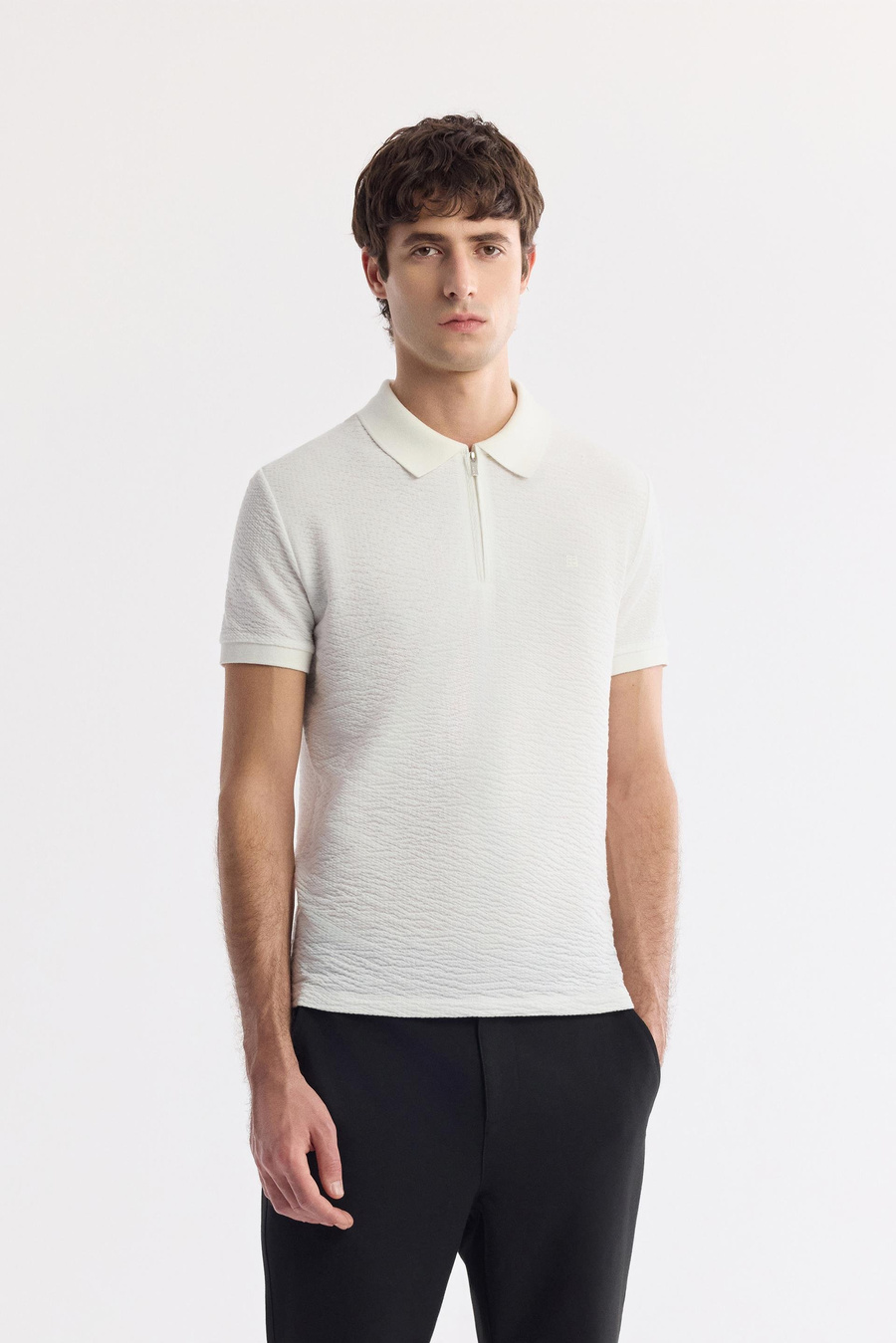 Beyaz Fermuarlı Polo Yaka Dokulu Jakarlı T-Shirt