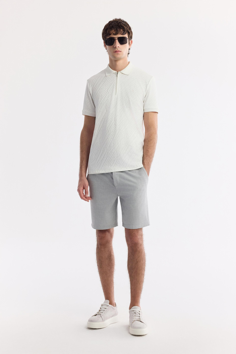 Beyaz Fermuarlı Polo Yaka Jakarlı T-Shirt