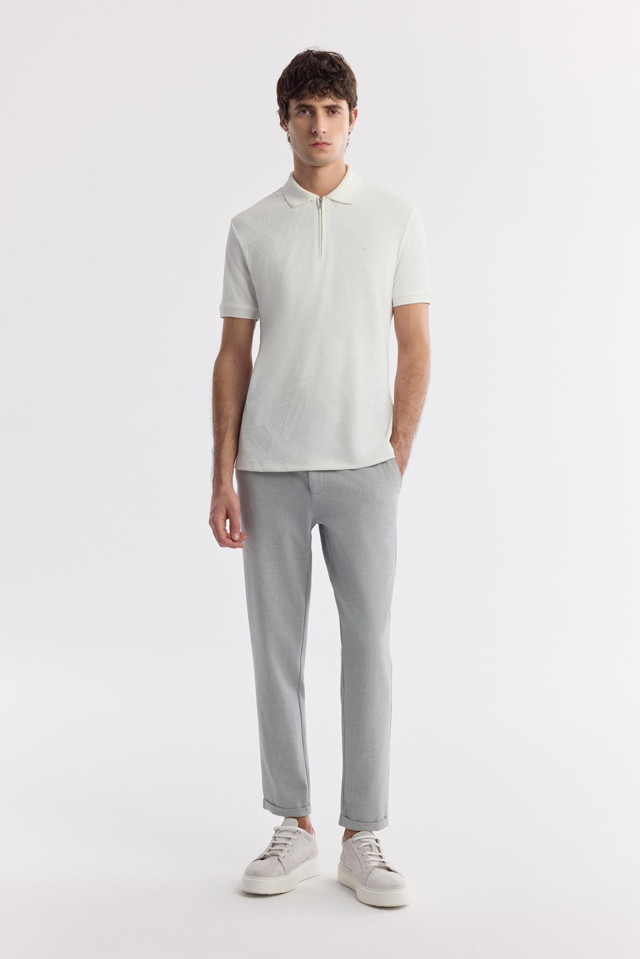 Beyaz Fermuarlı Polo Yaka Jakarlı T-Shirt