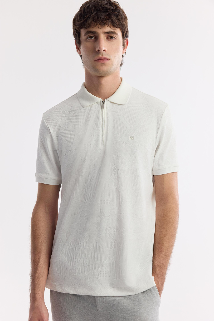 Beyaz Fermuarlı Polo Yaka Jakarlı T-Shirt