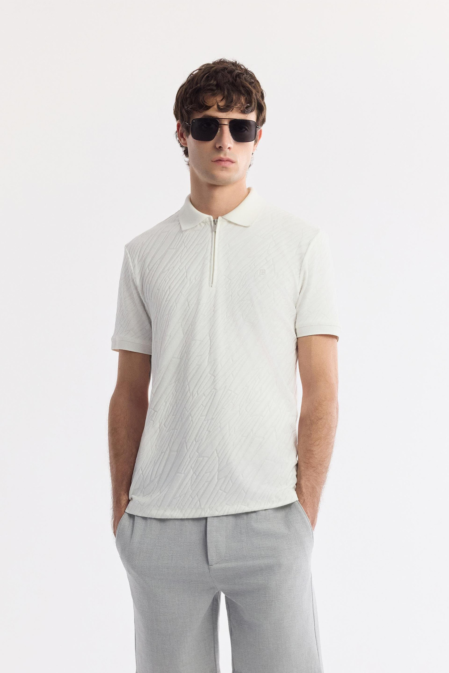 Beyaz Fermuarlı Polo Yaka Jakarlı T-Shirt