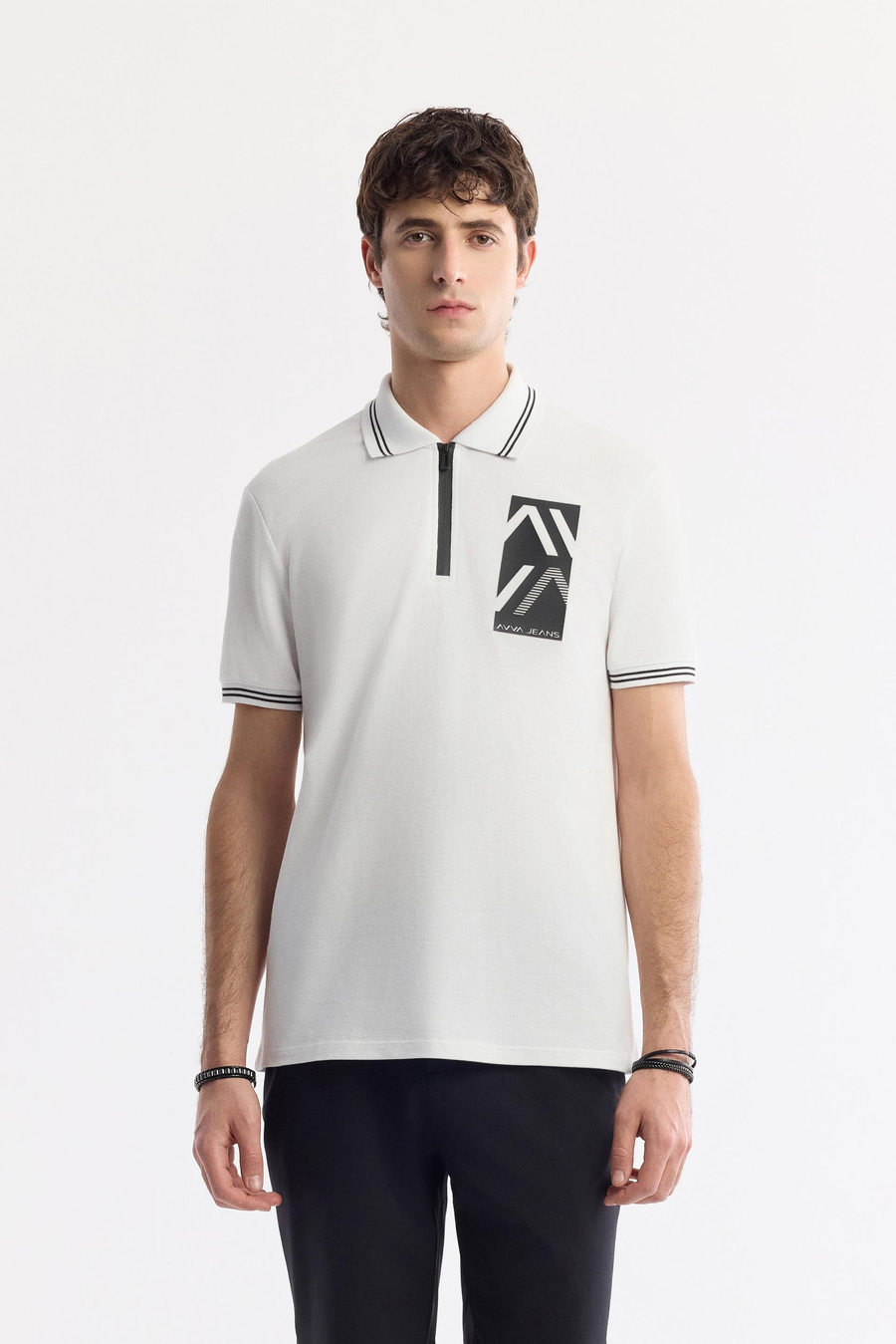 Beyaz Fermuarlı Polo Yaka Önü Enjeksiyon Baskılı T-Shirt