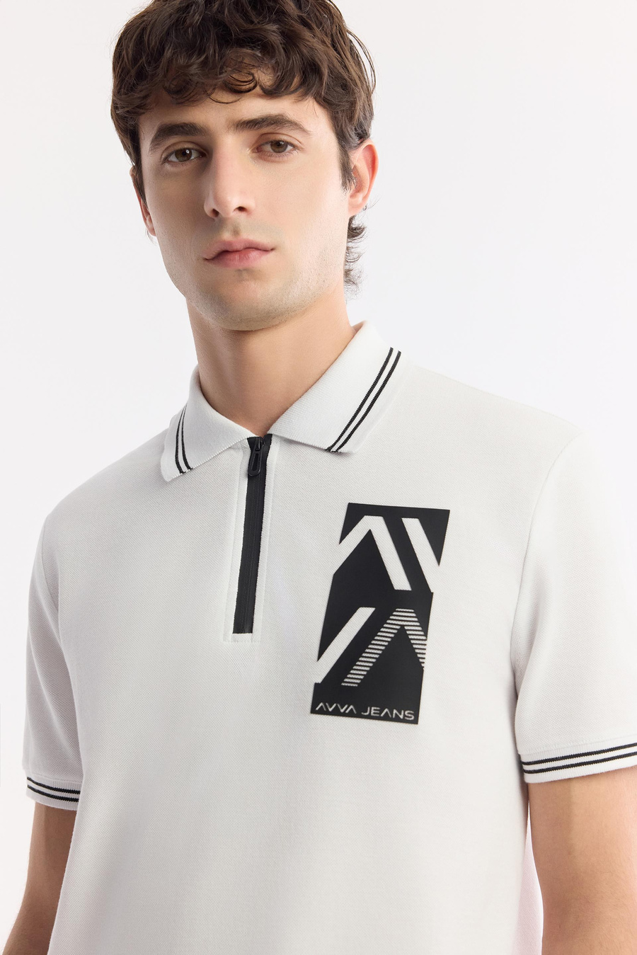 Beyaz Fermuarlı Polo Yaka Önü Enjeksiyon Baskılı T-Shirt