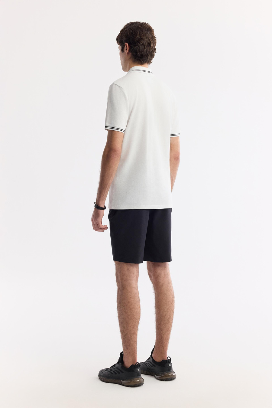 Beyaz Fermuarlı Polo Yaka Önü Enjeksiyon Baskılı T-Shirt