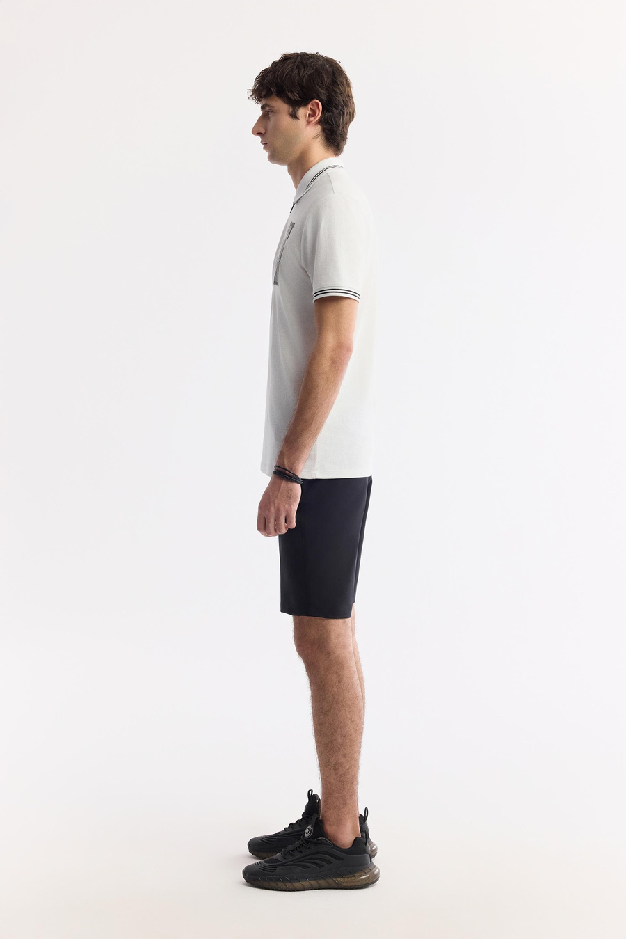 Beyaz Fermuarlı Polo Yaka Önü Enjeksiyon Baskılı T-Shirt