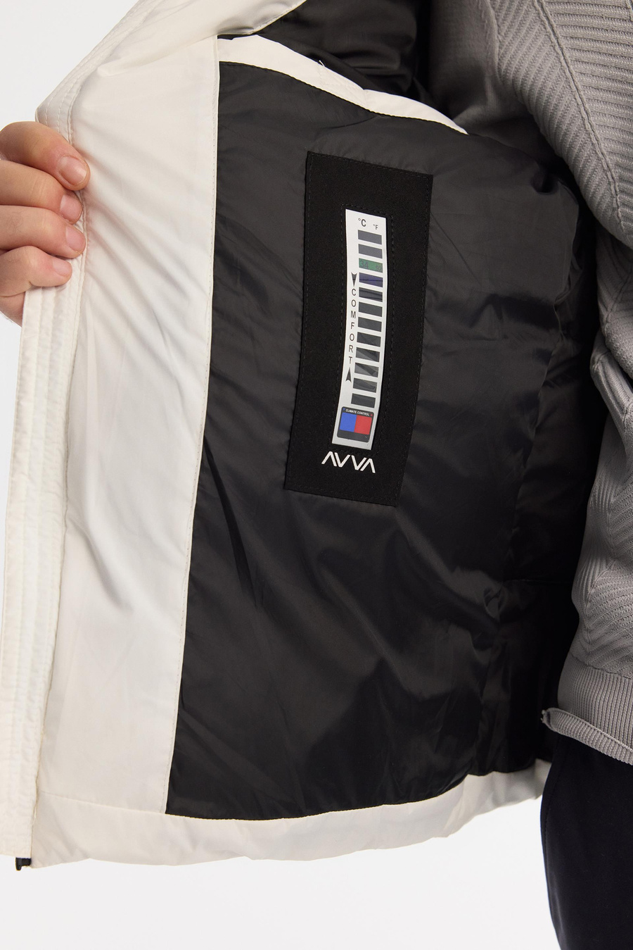 Beyaz Kapüşonlu Yaka Elyaf Dolgulu Mont