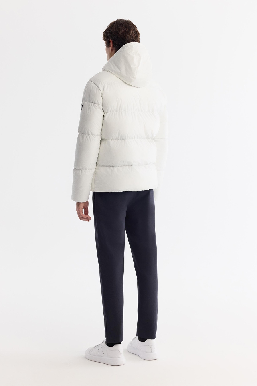 Beyaz Kapüşonlu Yaka Elyaf Dolgulu Mont