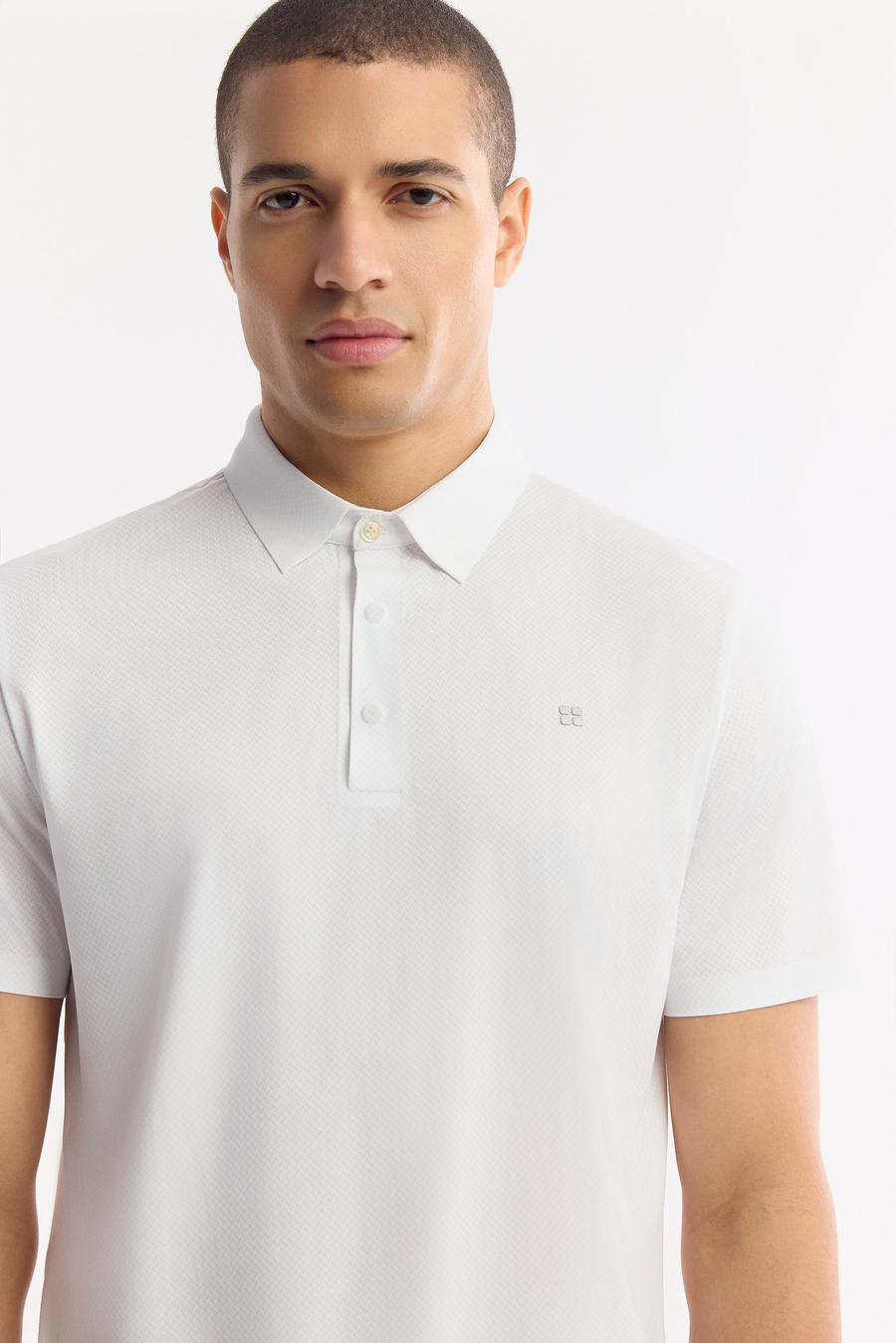 Beyaz Kırılmaz Polo Yaka Magnet Düğme Teknik Kumaş T-Shirt