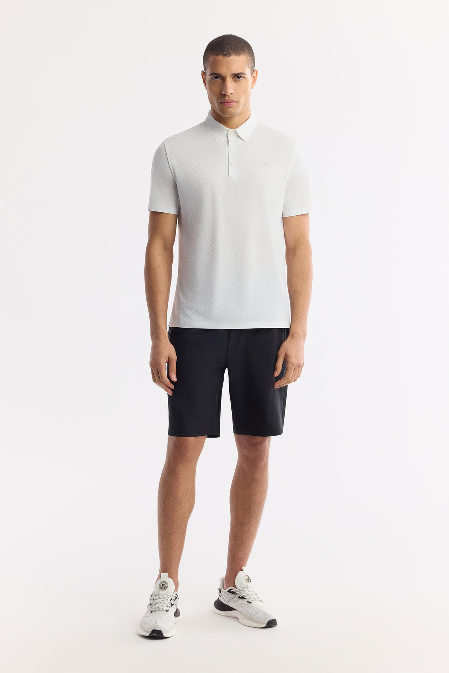 Beyaz Kırılmaz Polo Yaka Magnet Düğme Teknik Kumaş T-Shirt