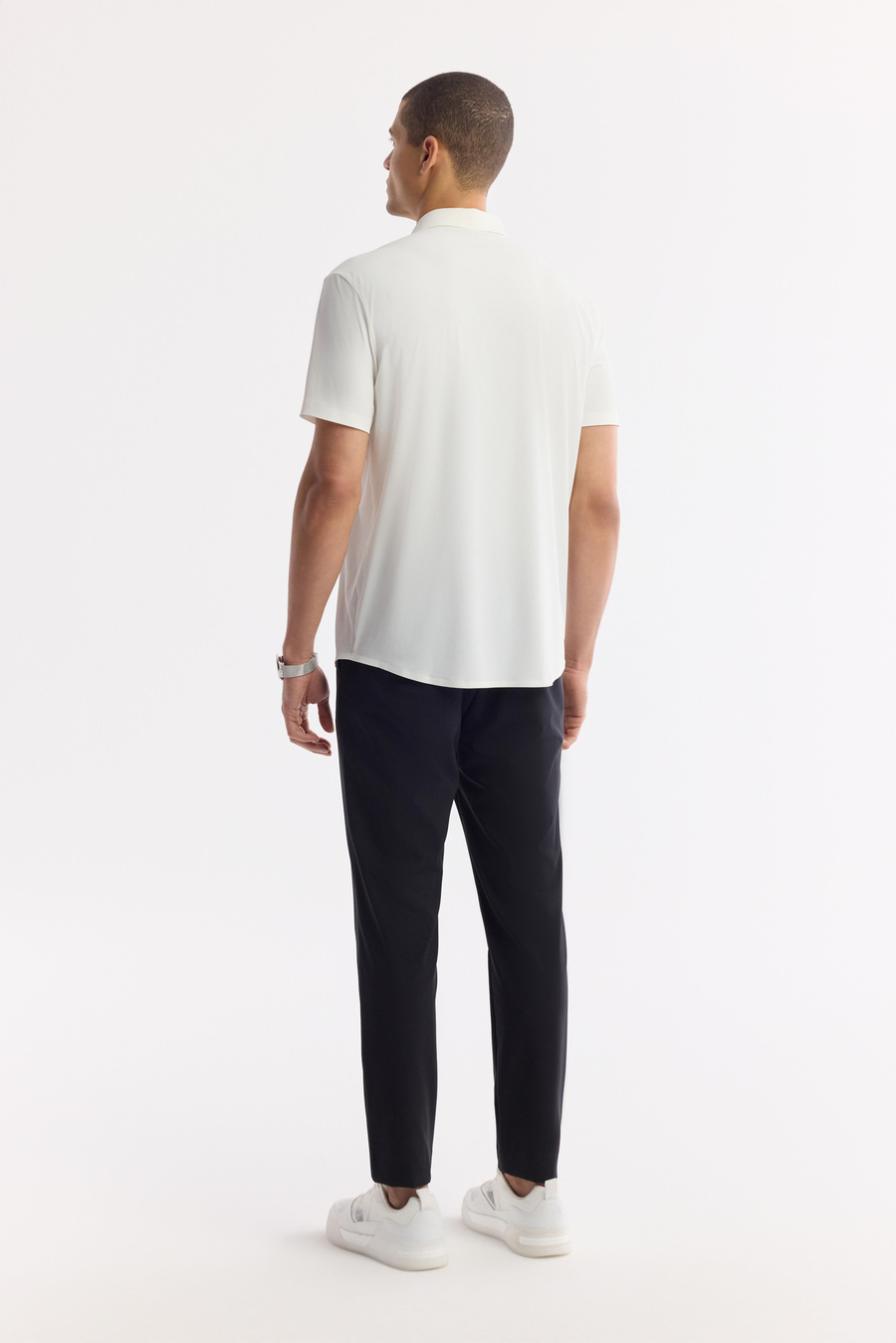 Beyaz Klasik Yaka Teknik Kumaş Örme Kısa Kol Gömlek