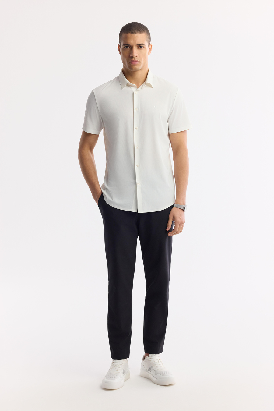 Beyaz Klasik Yaka Teknik Kumaş Örme Kısa Kol Gömlek