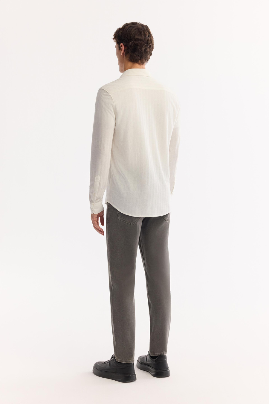 Beyaz Köşeli Yaka Regular Fit Uzun Kollu Gömlek