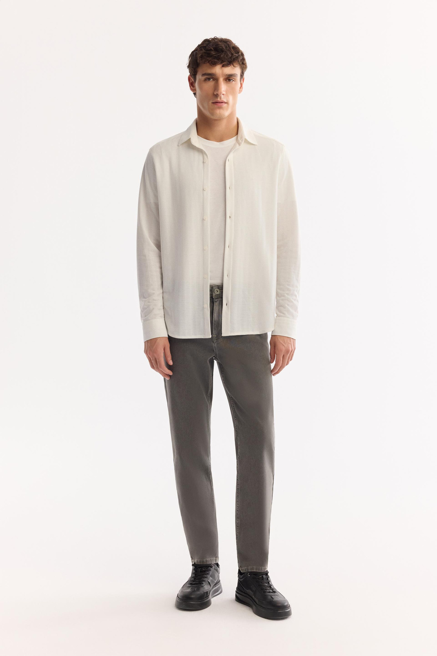 Beyaz Köşeli Yaka Regular Fit Uzun Kollu Gömlek