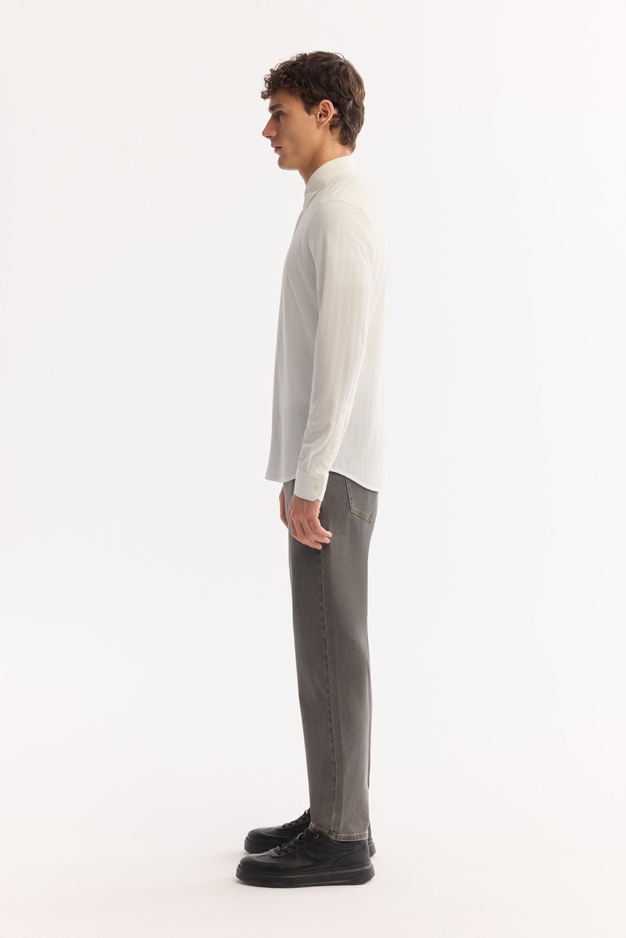 Beyaz Köşeli Yaka Regular Fit Uzun Kollu Gömlek