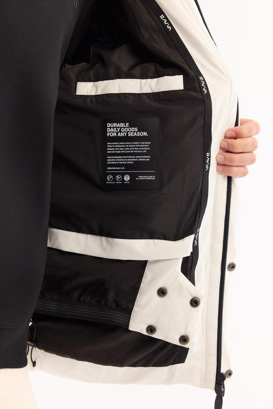 Beyaz Takma Çıkma Kapüşonlu Elyaf  Mont