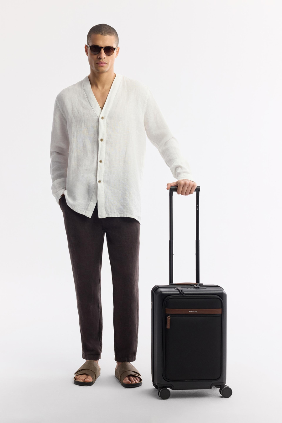 Beyaz V Yaka %100 Keten Comfort Fit Uzun Kol Gömlek