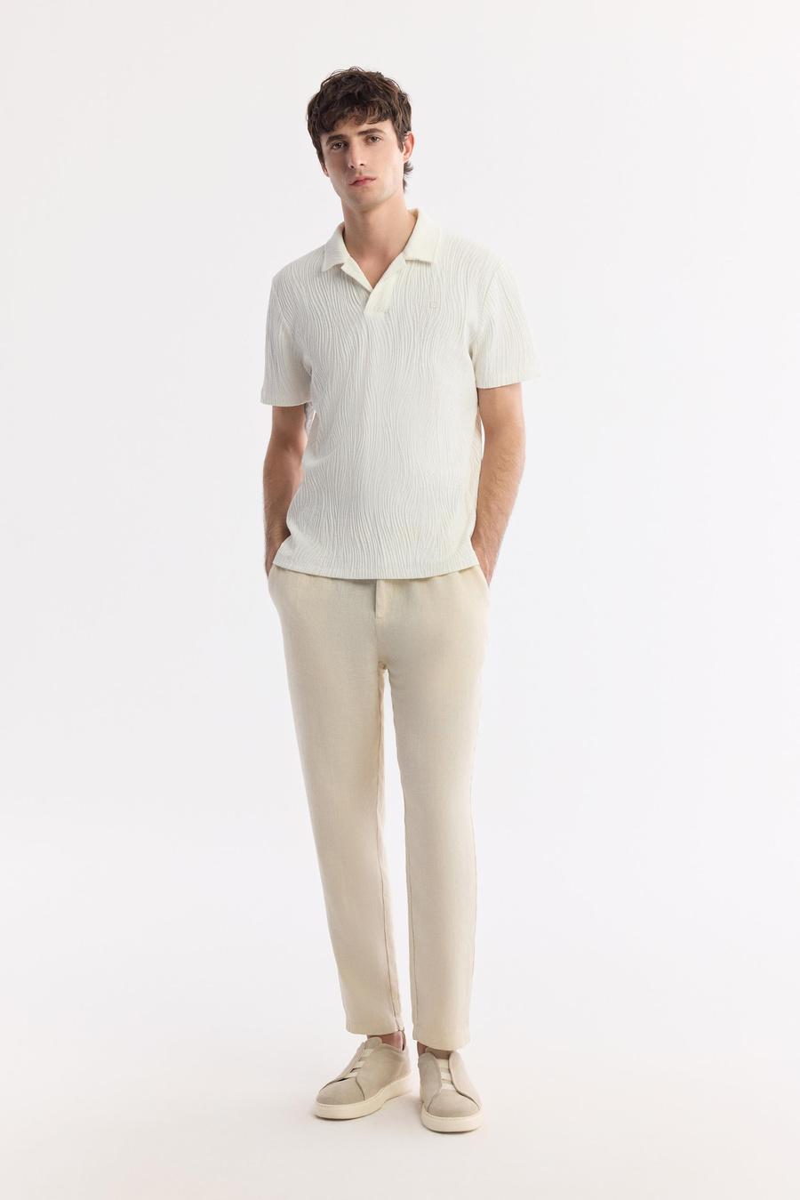 Ekru Apaj Yaka Jakarlı T-shirt