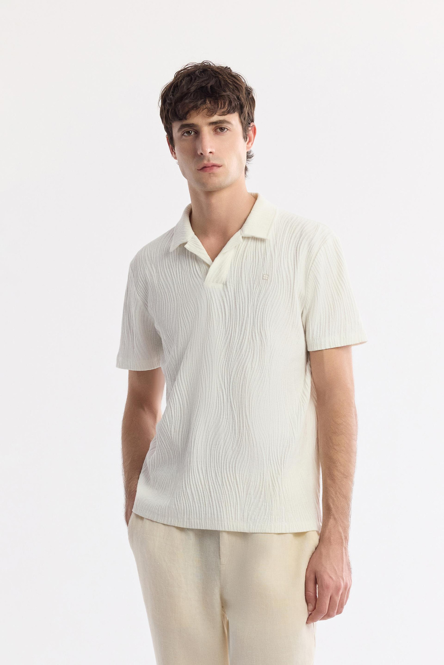 Ekru Apaj Yaka Jakarlı T-shirt