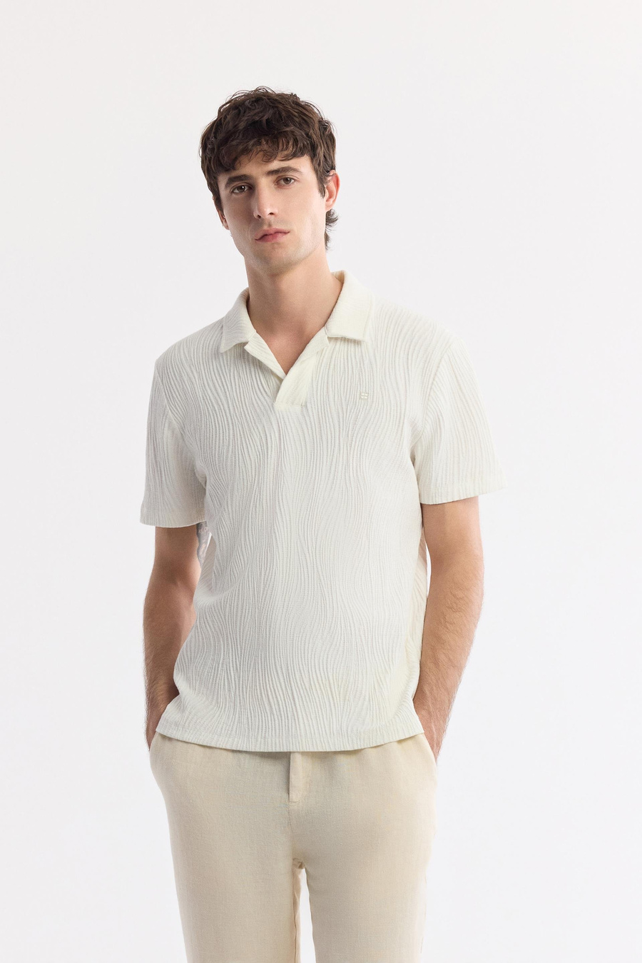 Ekru Apaj Yaka Jakarlı T-shirt