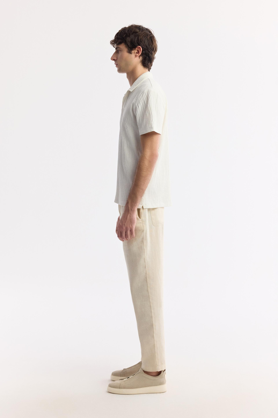 Ekru Apaj Yaka Jakarlı T-shirt