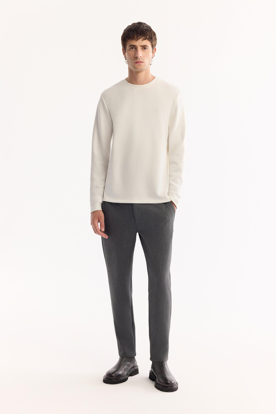 Ekru Bisiklet Yaka Göğüs Enjeksiyon Baskılı Uzun Kol Tshırt