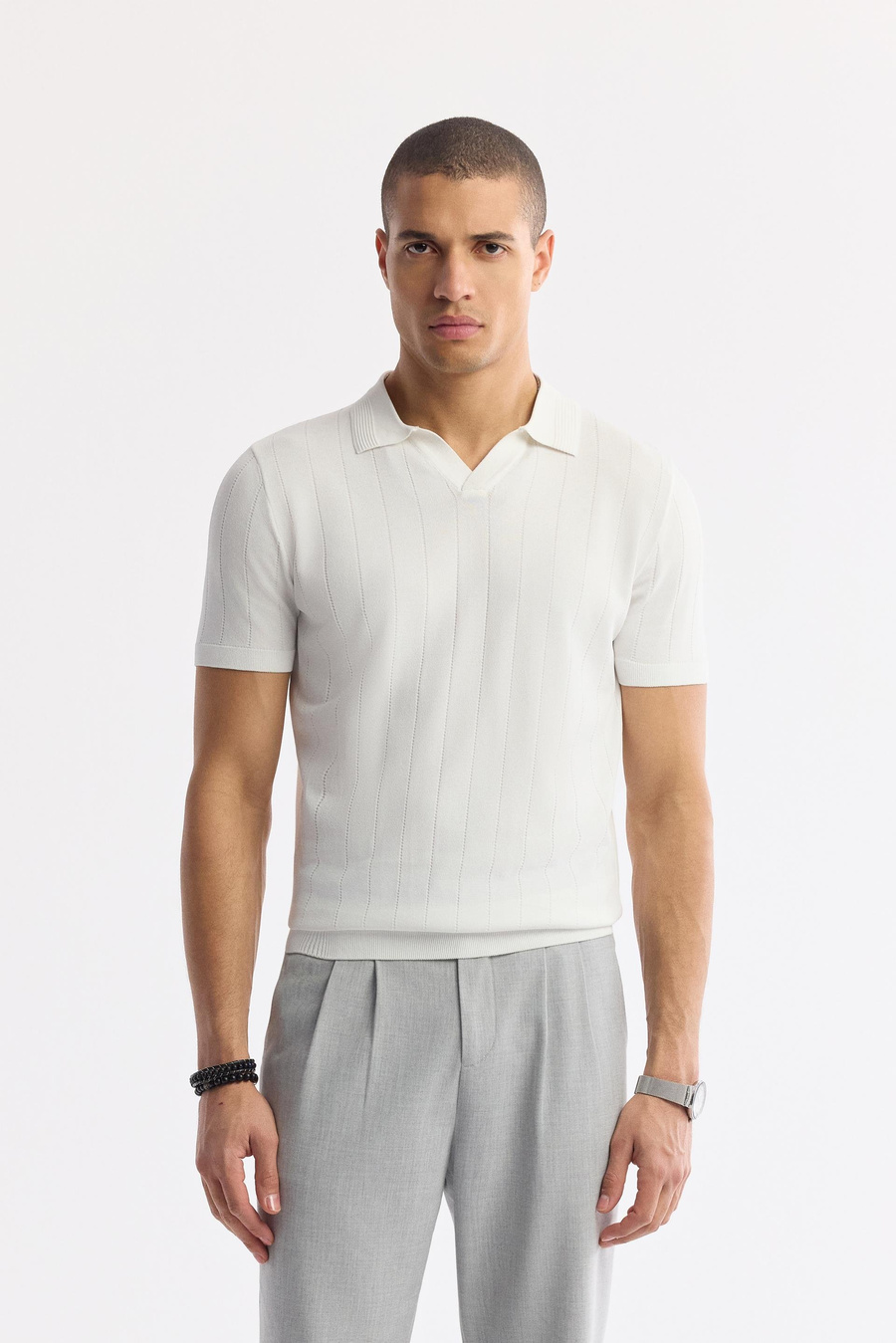 Ekru Düğmesiz Polo Yaka Boyuna Ajur Desenli Rayon Triko T-shirt