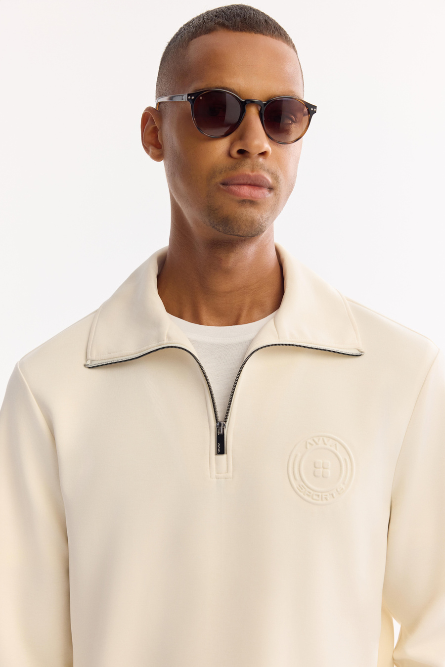 Ekru Dik Yaka Fermuarlı Göğüs Gofre Baskı Logo Soft Touch Sweatshirt