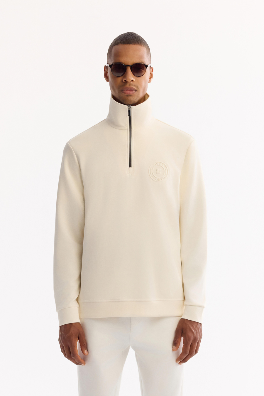 Ekru Dik Yaka Fermuarlı Göğüs Gofre Baskı Logo Soft Touch Sweatshirt