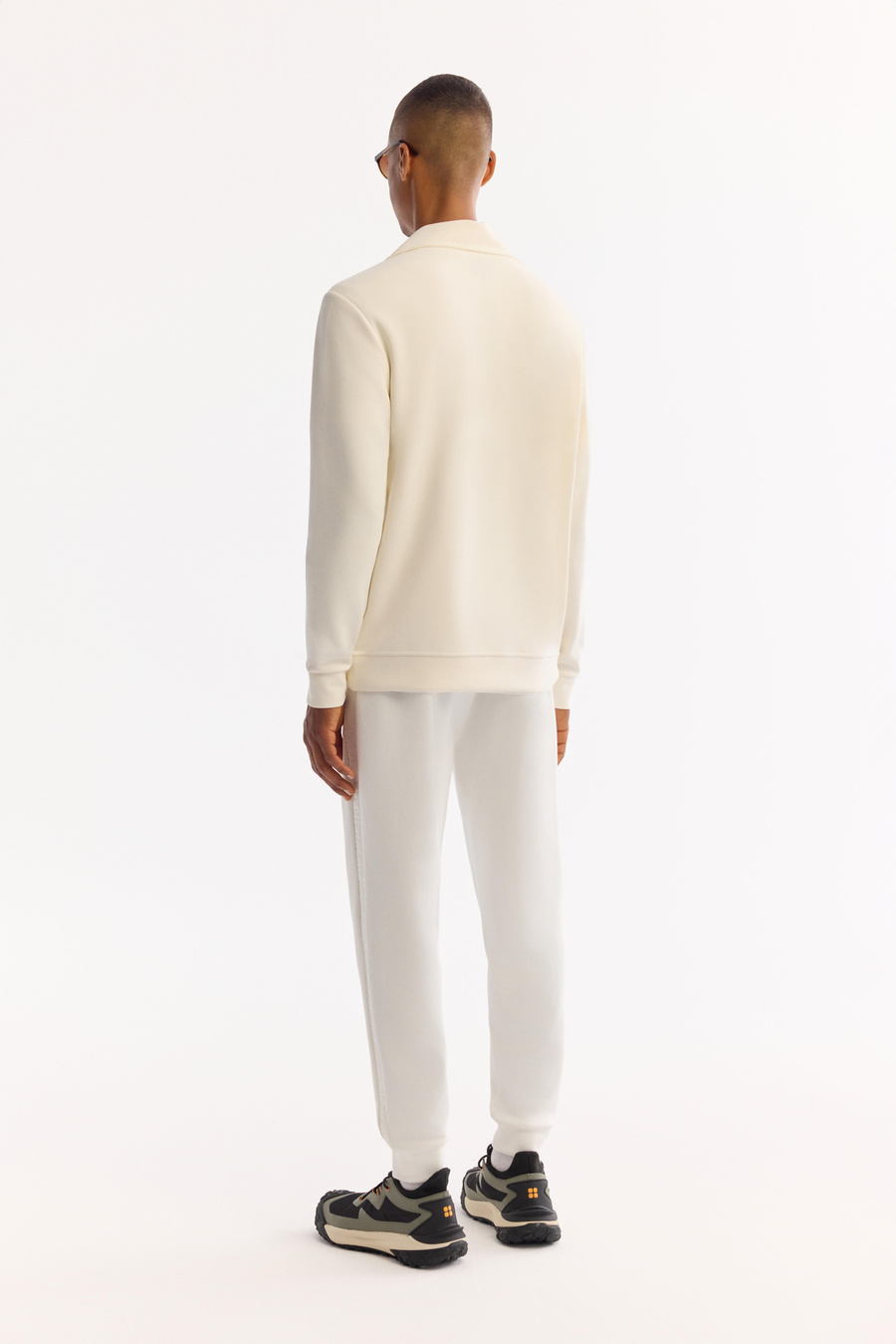 Ekru Dik Yaka Fermuarlı Göğüs Gofre Baskı Logo Soft Touch Sweatshirt