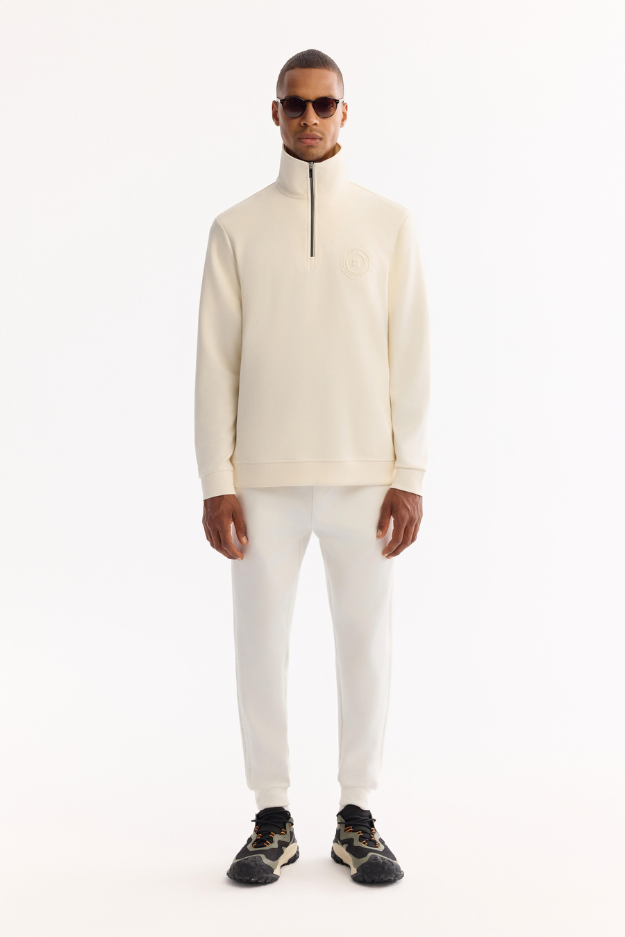 Ekru Dik Yaka Fermuarlı Göğüs Gofre Baskı Logo Soft Touch Sweatshirt