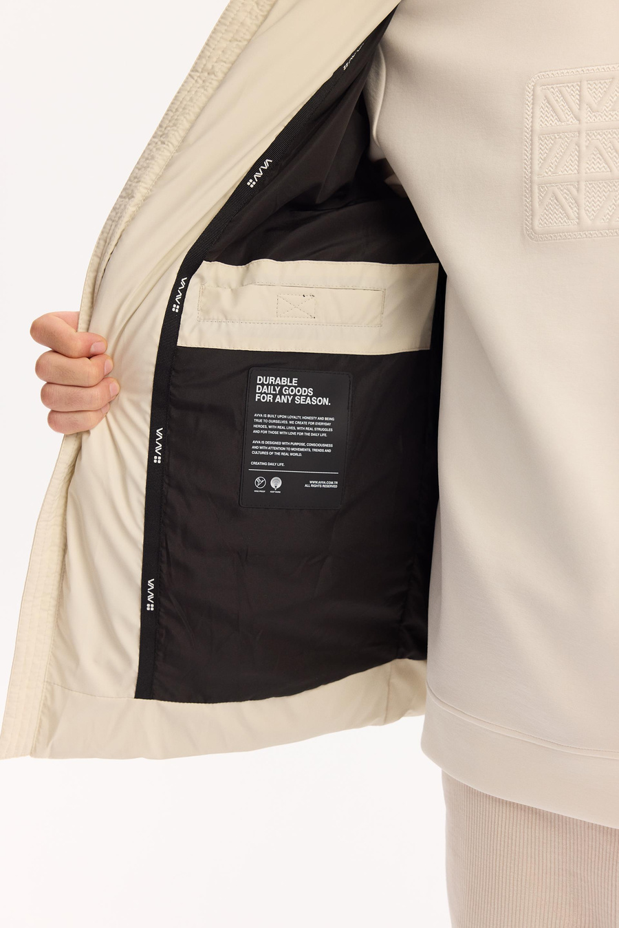 Ekru Kapitone Detaylı Kadife Elyaf Dolum Mont