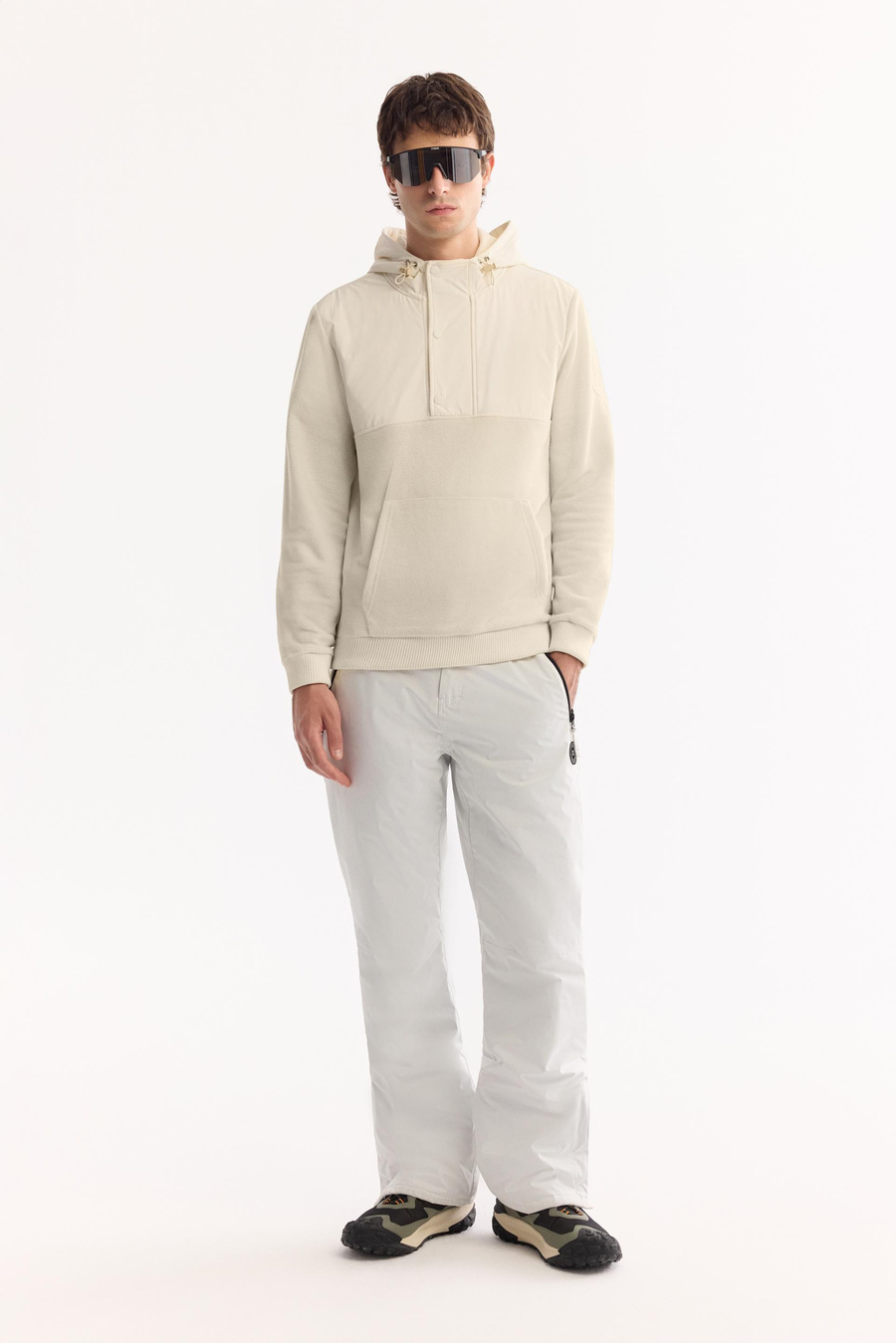 Ekru Kapüşonlu Yaka Çıtçıt Kapama Paraşüt Kumaş Kolda Logo ve Kanguru Cep Polar Sweatshirt