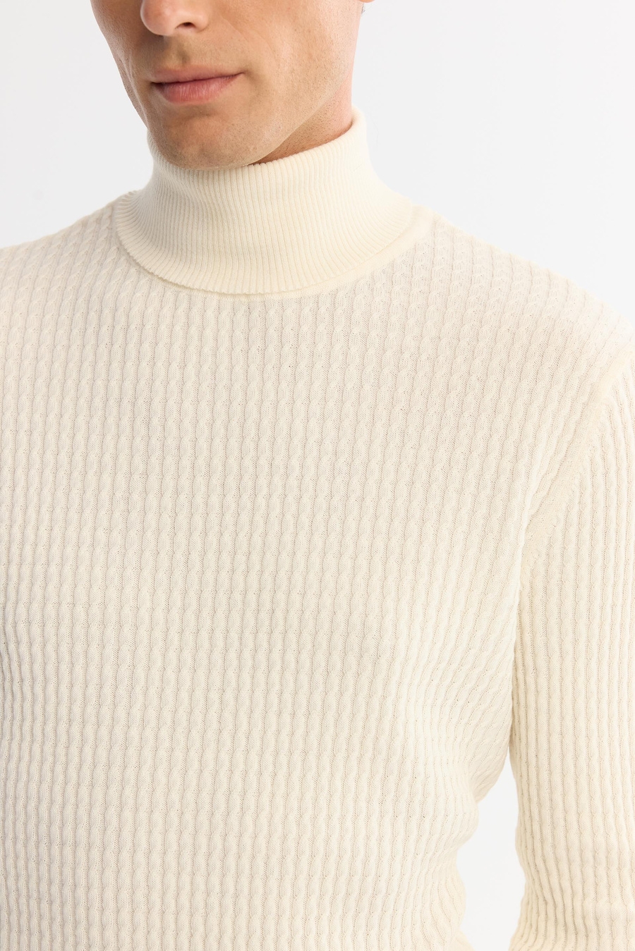 Ekru Tam Balıkçı Yaka Jakarlı Kazak