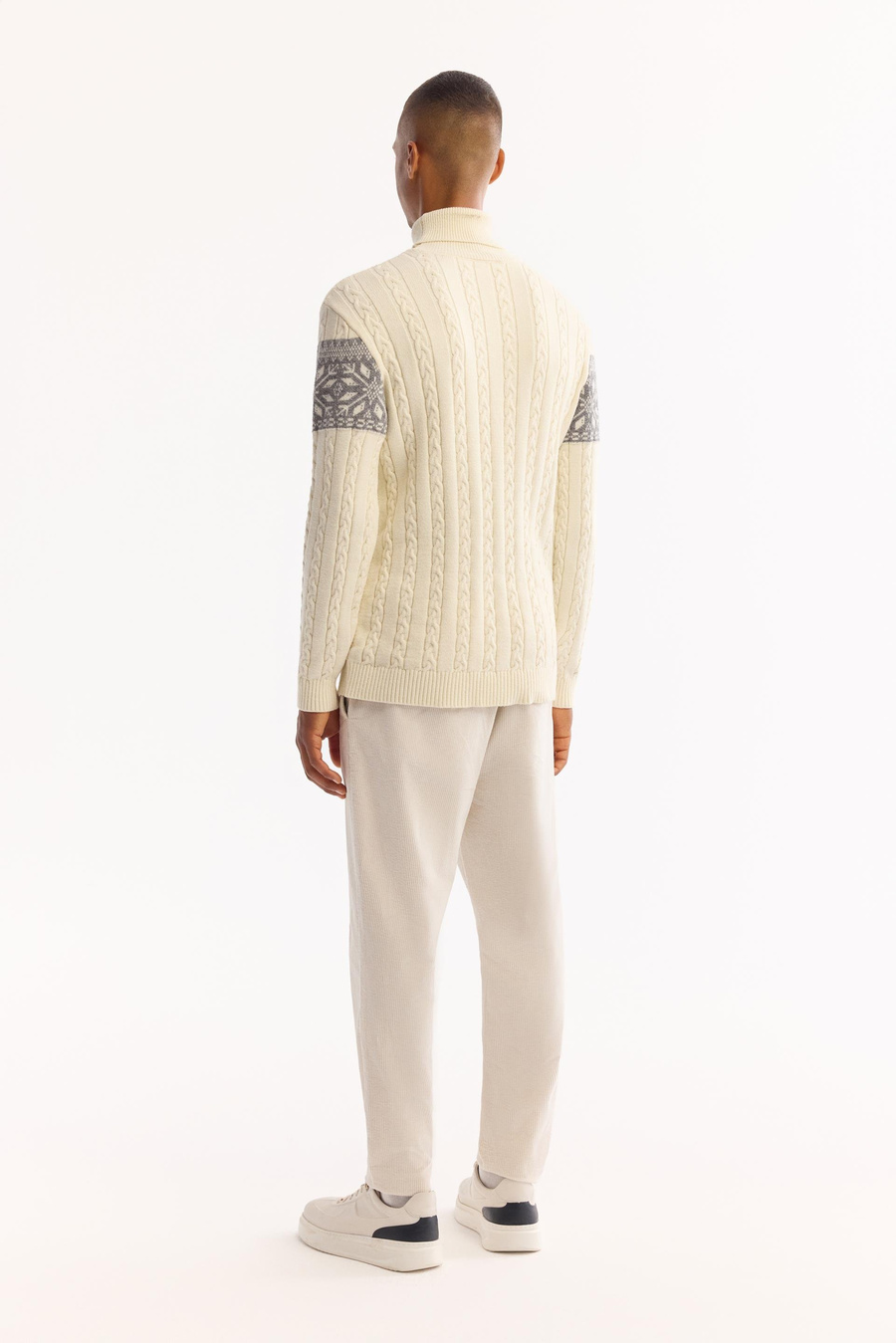 Ekru Tam Balıkçı Yaka Saç Örgü Önü Blok Renkli Desenli Kalın Soft Touch Kazak