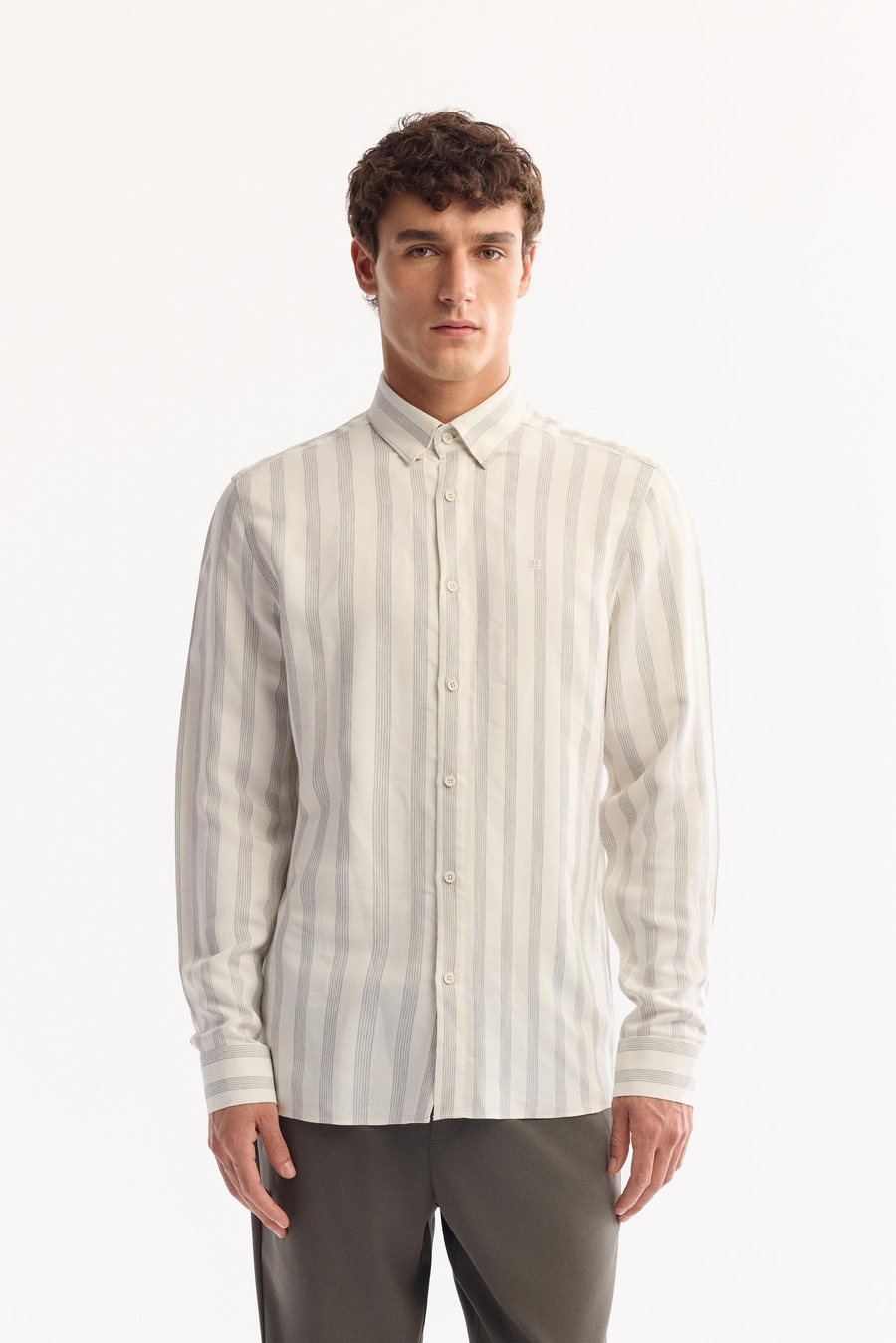 Gri Alttan Biritli Yaka Çizgili Comfort Fit Uzun Kollu Gömlek