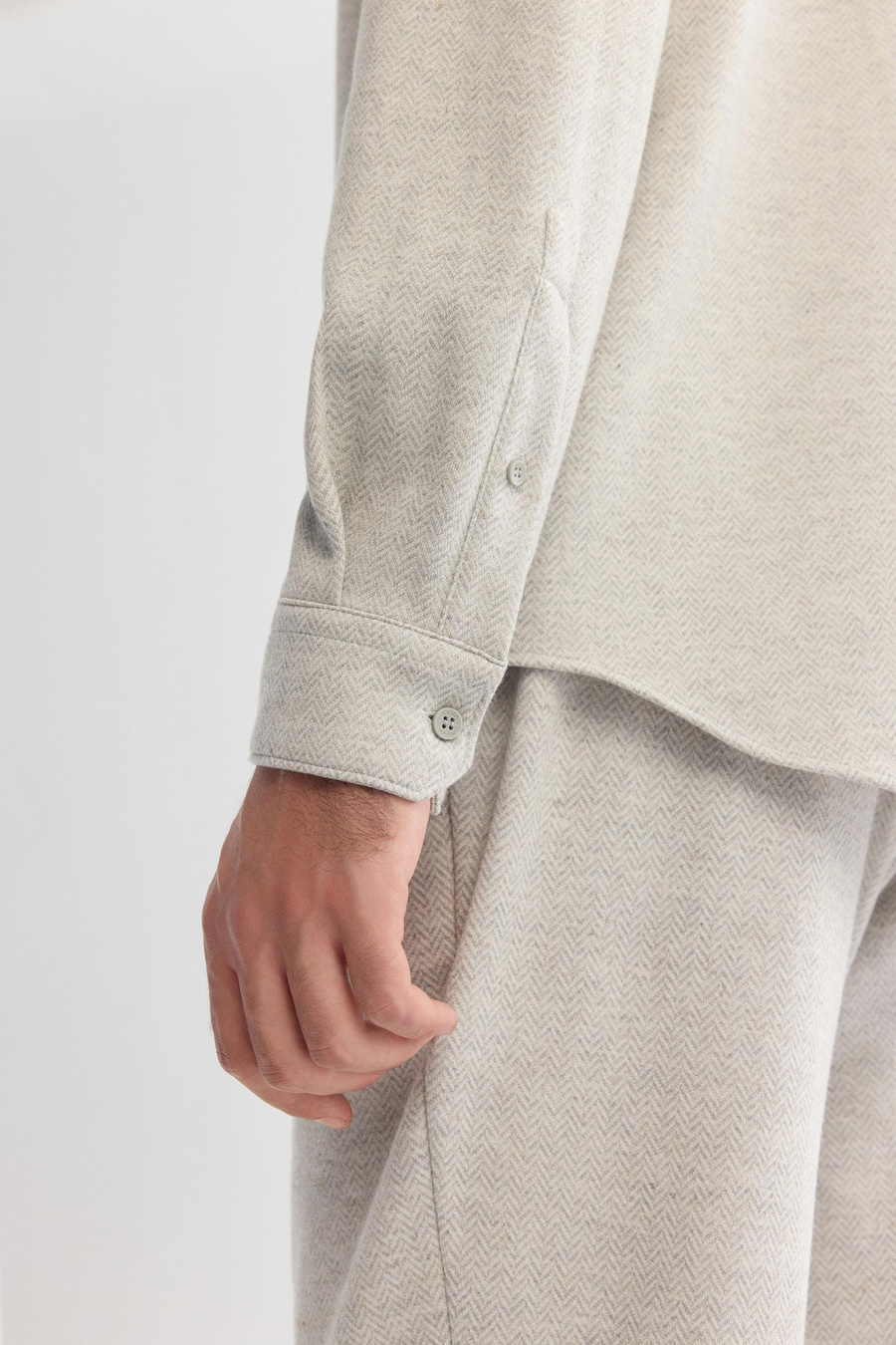 Gri Alttan Britli Yaka  Düğmeli Balıksırtı Örme Uzun Kol Comfort Fit Gömlek