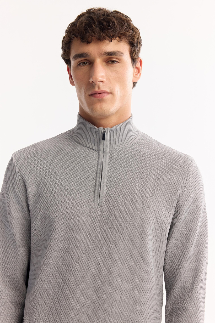 Gri Dik Yaka Fermuarlı Jakarlı Kazak