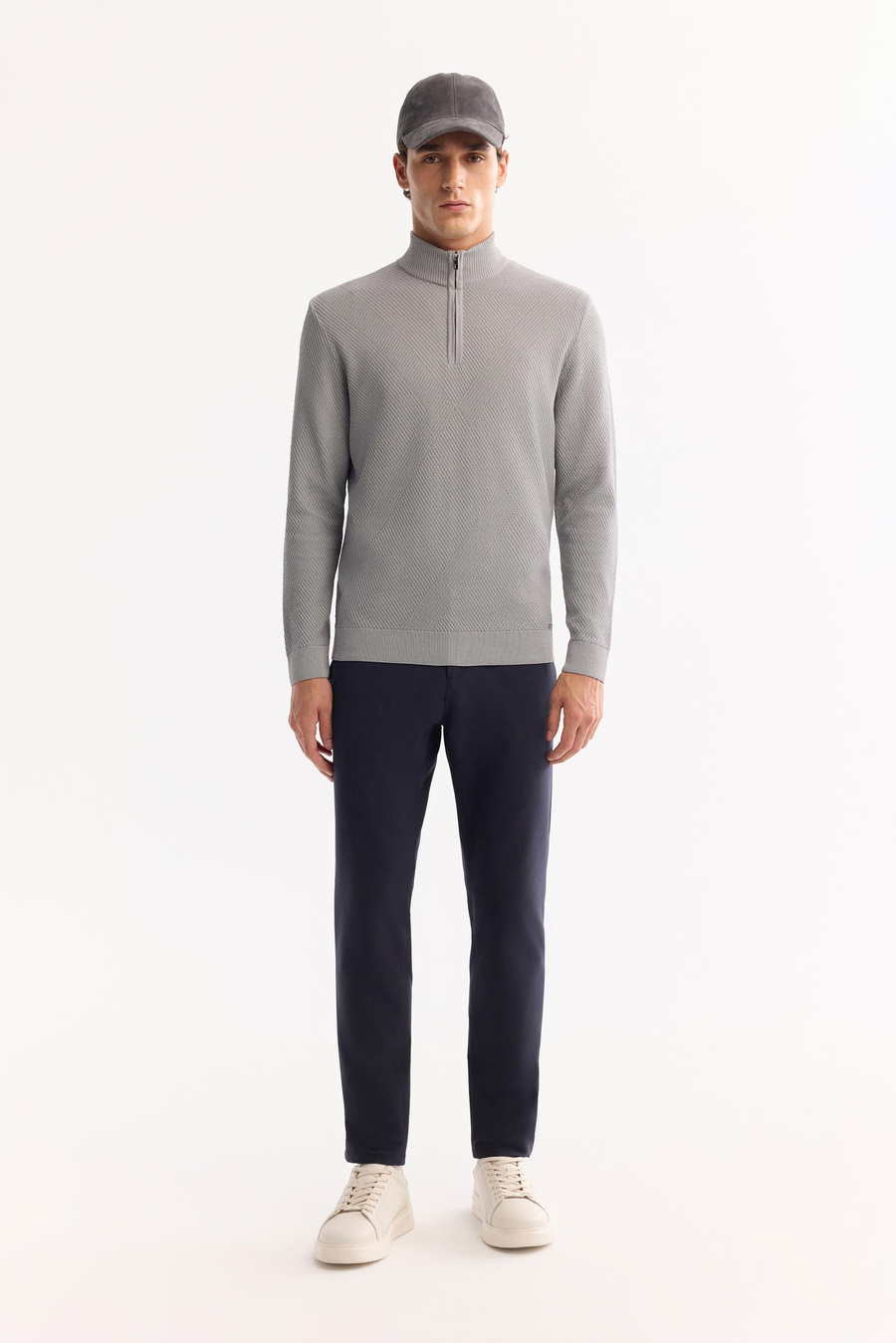 Gri Dik Yaka Fermuarlı Jakarlı Kazak