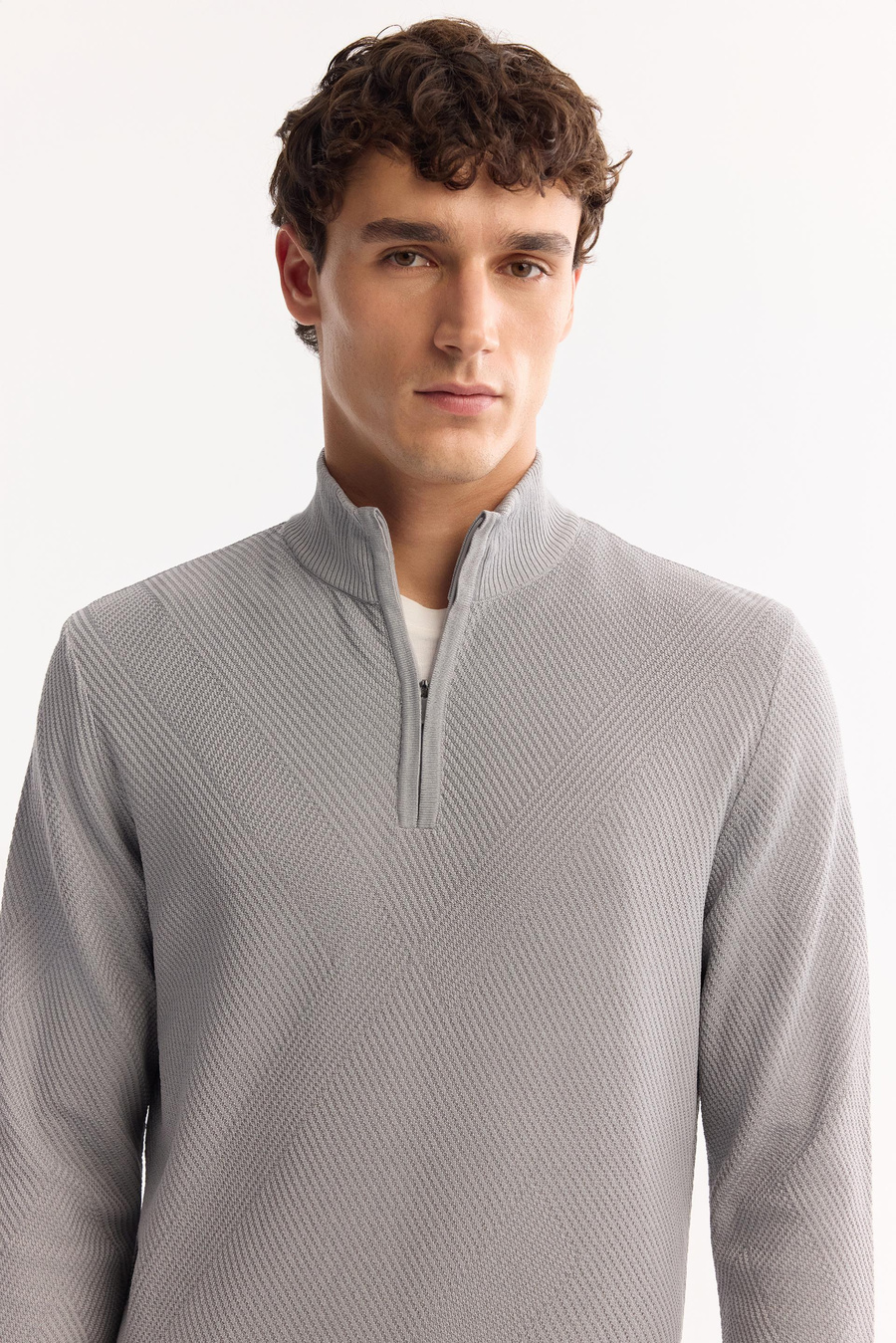 Gri Dik Yaka Fermuarlı Jakarlı Kazak